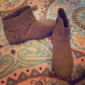 NWOB, SO size 5 booties